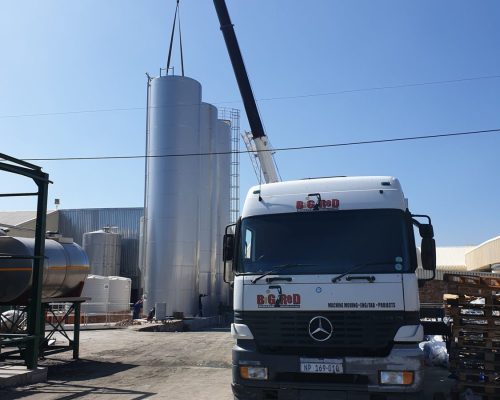 Rigging safety procedures on-site, showcasing certified riggers, strict compliance standards, and safe heavy lifting practices for industrial projects in South Africa.